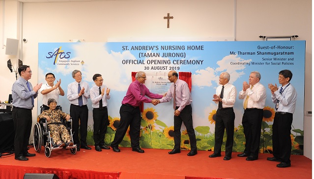 Plaque unveiling resized